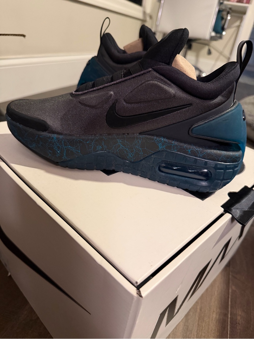 Nike Adapt Auto Max Sneaker